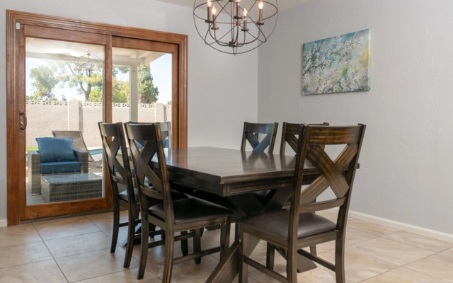 Scottsdale 4BD Modern Home w/ Sparkling Pool!