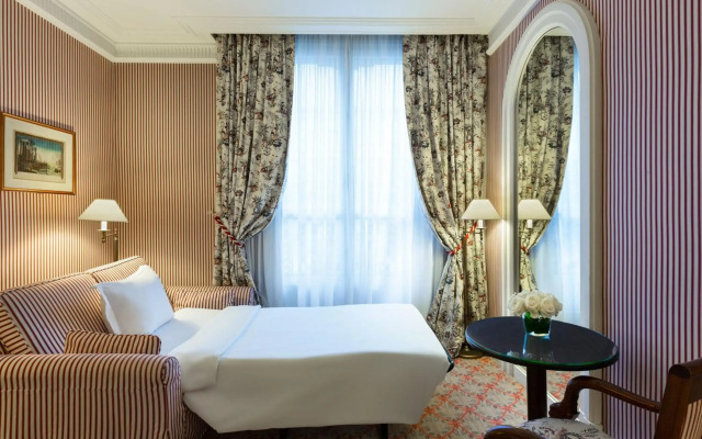 Le Dokhan’s Paris Arc de Triomphe, a Tribute Portfolio Hotel