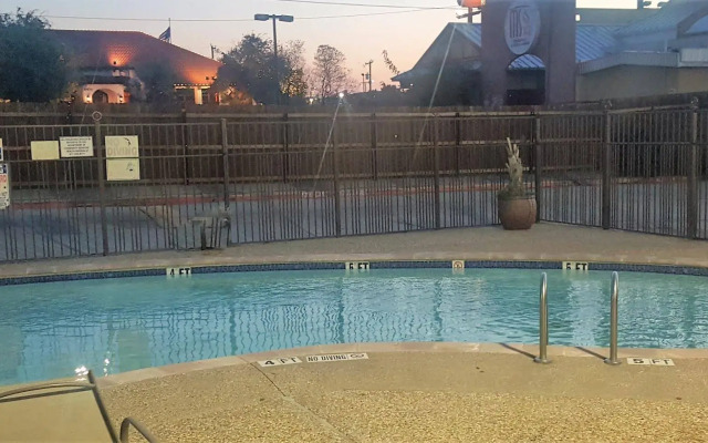Red Roof Inn Arlington - Entertainment District