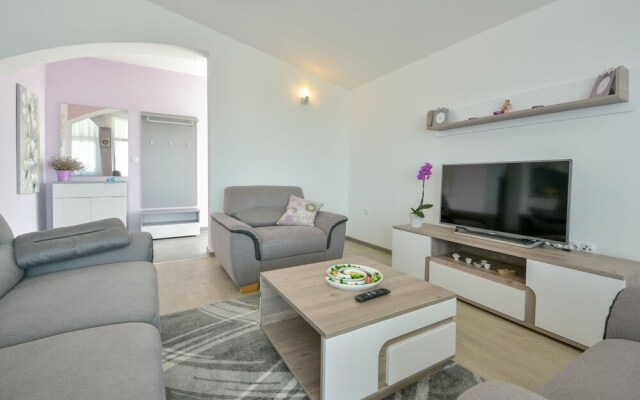 Nina Kru evo in Kru evo