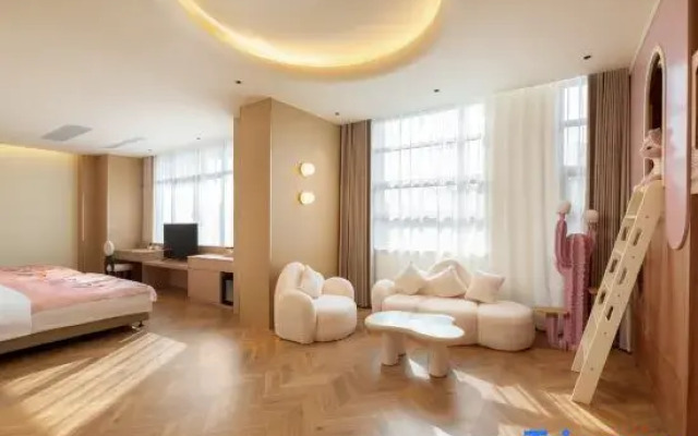 Yishu Waterfront Hotel