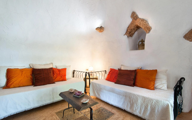 Pool, Trullo and Nature Preserve