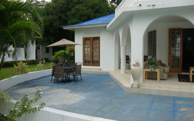 By the Sea Vacation Home and Villa