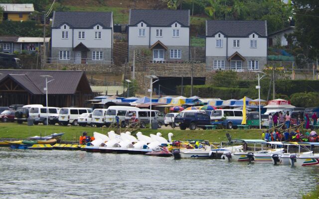 Lakeside Cottages