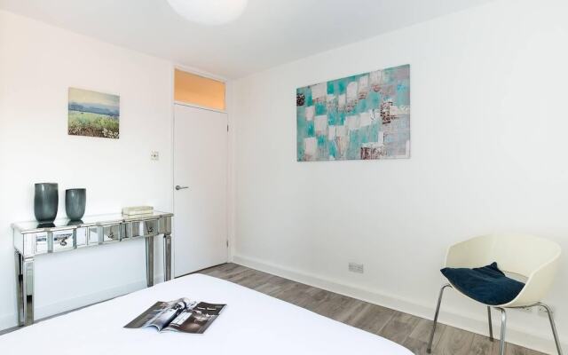 Stylish 2BR Flat next to Battersea Park