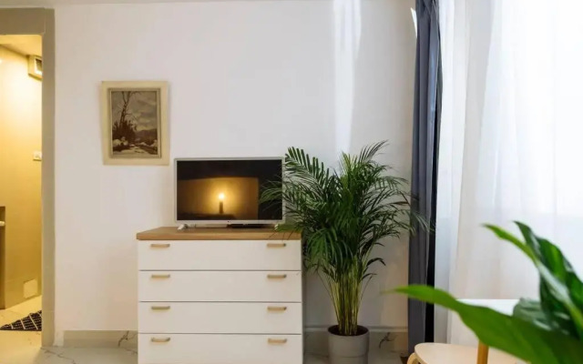 Studio with private terrace next to Cișmigiu