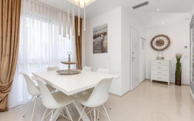 Fortuna 37 - Luxury Apartment with AC and Pool