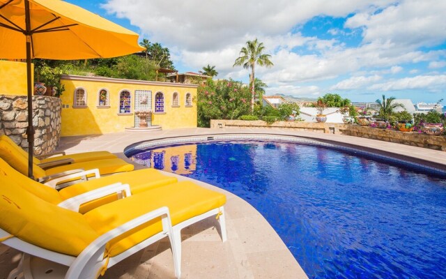 Walk to Cabo Marina & Downtown: Villa Mira Flores