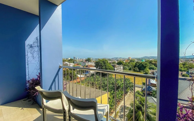 Room-hotel With Balcony in Phukettown