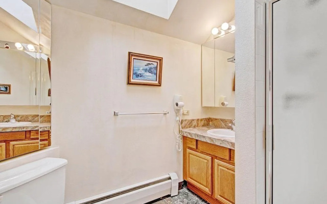 River Mtn Lodge E305