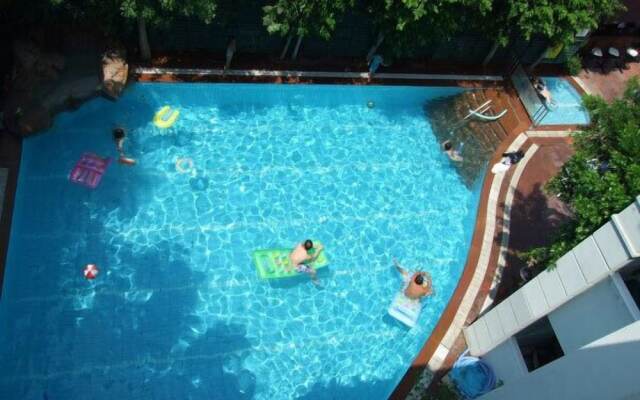 Blue Lagoon Apart Hotel