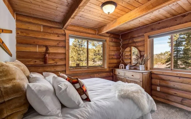 Private Luxurious Cabin w spa Near Breckenridge