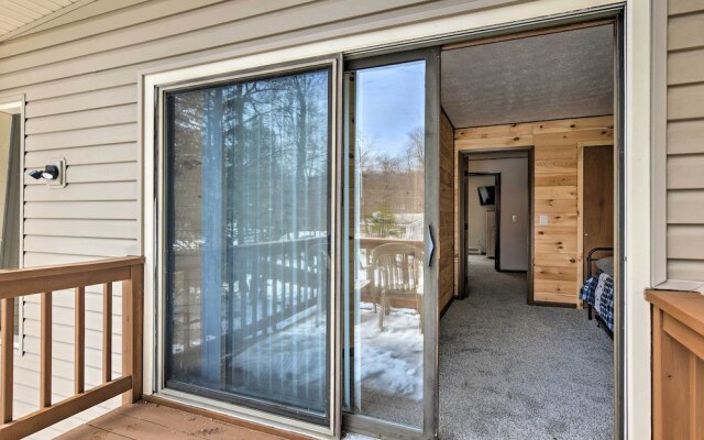 Tobyhanna Cabin w/ Deck, Community Pool & Golf!