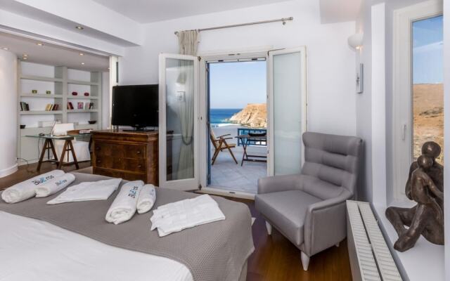 Inviting 8-bed Villa in Ermoupoli - Villa Blueros