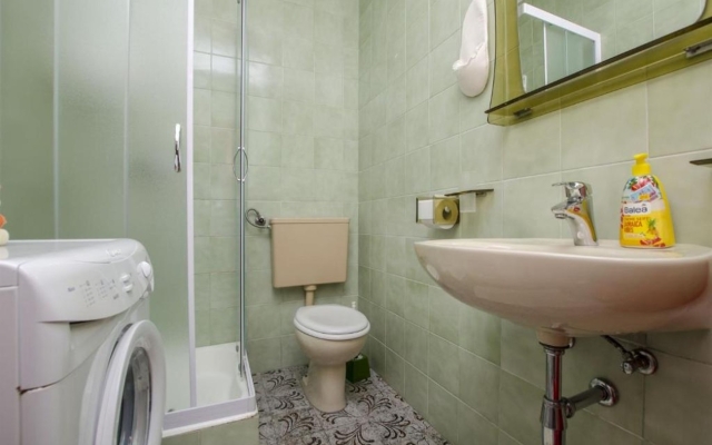 Apartment Sim - 130 m from sea: A2 Crveni Bol, Island Brac
