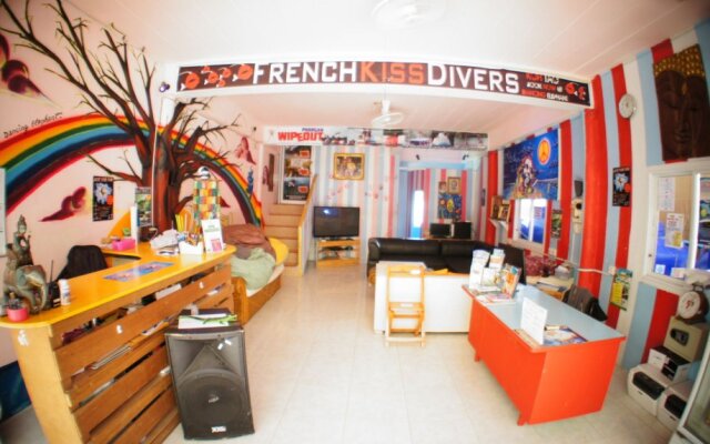 Dancing Elephant N 1 Party Hostel