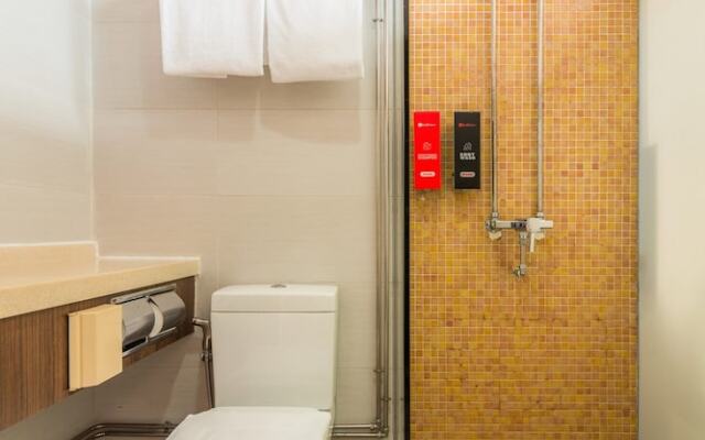 RedDoorz Premium @ Serangoon (SG Clean, Staycation Approved)