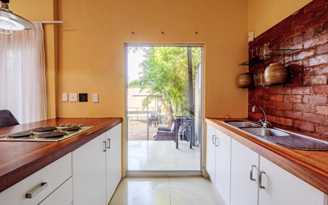 Private Studio flatlet, Uncapped Wifi, Netflix,Full DSTV