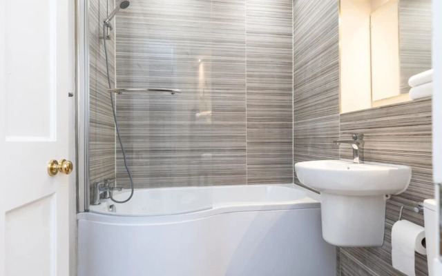 Magnificent 2 Bedroom Flat in Historic Army Barracks