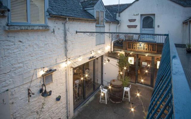 The Penthouse At The Mews - 2 Bedroom Apartment - Tenby