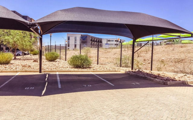 Elegant Apartment at Grove Mall