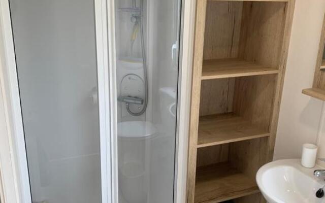 Alberta holiday park, Whitstable, 2 Bed park home DP42
