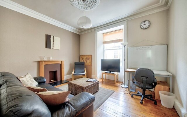 Cosy 2BR Flat Near King's Theatre