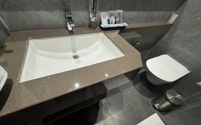 Hotel Mumbai House Mindspace Malad