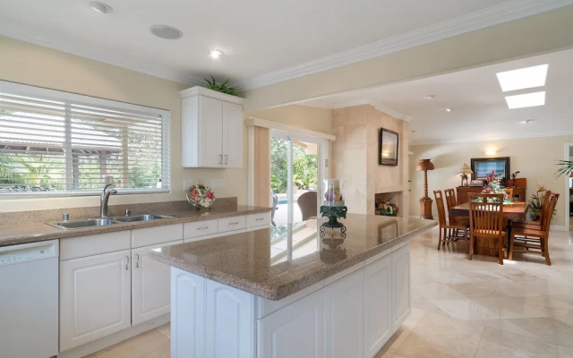Kailua Beachside 4 Bedroom Home by RedAwning