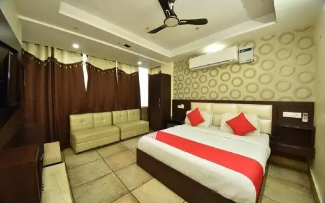OYO 8950 Hotel Jhankar