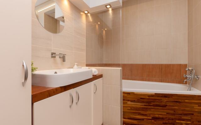 Apartment Czerniakowska by Renters