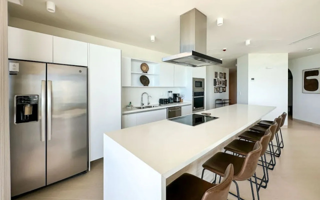 5BR Beachfront Luxury Condo