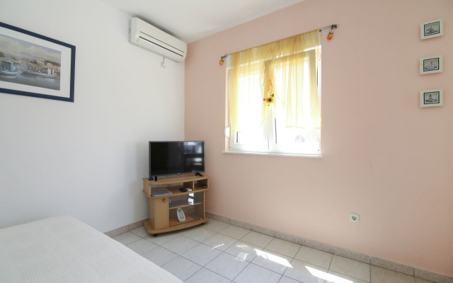 Studio apartment Tea - parking and grill, 100 m from sea SA2 Rogoznica, Riviera Sibenik