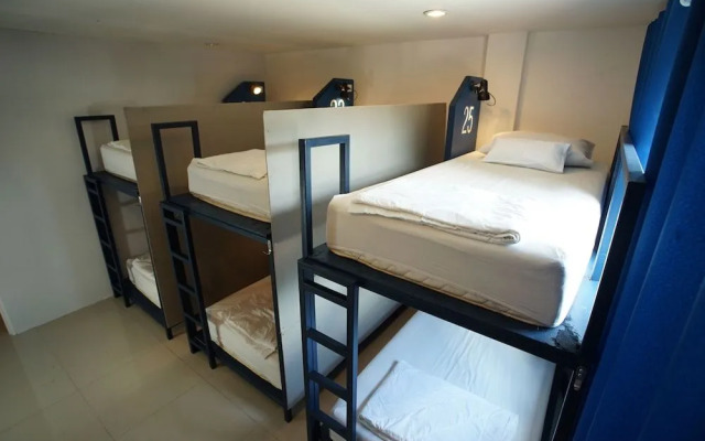 OYO 934 VR Meet Hostel