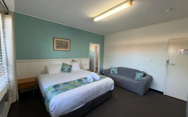 Riviera Motel Bundaberg – Guest Rooms – Bundaberg