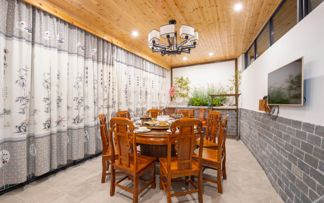 Floral Hotel·Huiyuan Residential Accommodation (Tianzhu Mountain Scenic Area Store)