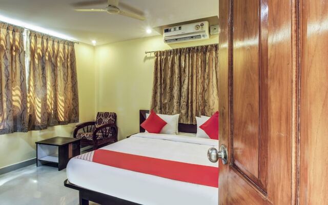 OYO 28047 Hotel Galaxy Residency