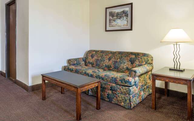 Days Inn by Wyndham Pontoon Beach