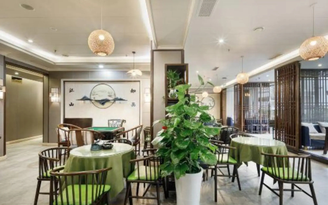 Ruijing Sunshine Hotel (Leshan Hi-tech Zone Ito Shihao Branch)