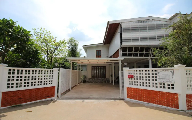 Room-baan Khunphiphit Homestay
