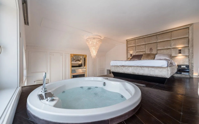 Enzo Capo Luxury Suites