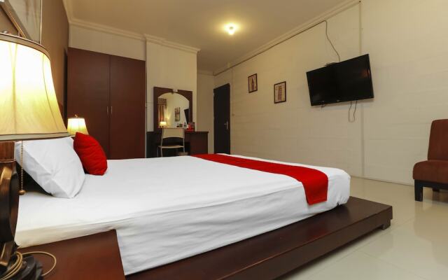 RedDoorz Plus near Ferry Terminal Batam Center