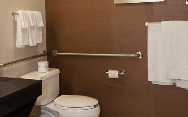 Comfort Inn & Suites South Akron