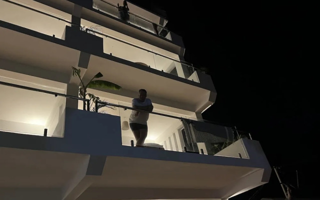 Aluna Beach Apartments