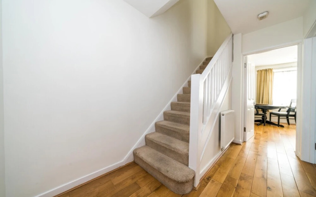 2 Bedroom Flat in Heart of Battersea near Station