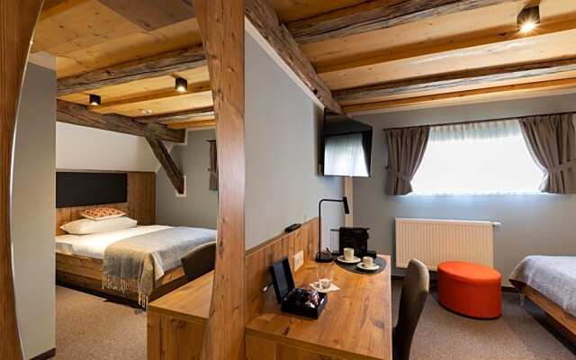 Aston‘S Hotel