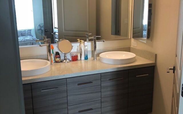 Cozy 2 Bedroom Apartment