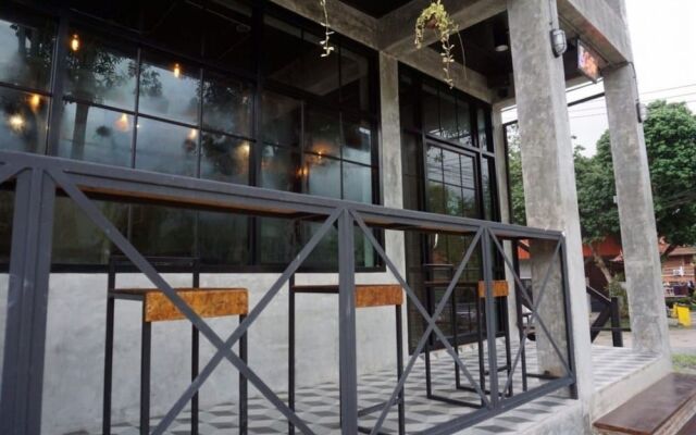 OYO 1167 Ban Pa Rim Khuean