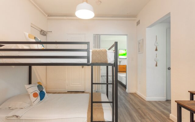 West Deco Boutique Apartments