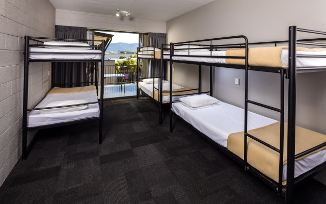 Gilligan's Backpackers Hotel & Resort – Guest Rooms – Cairns